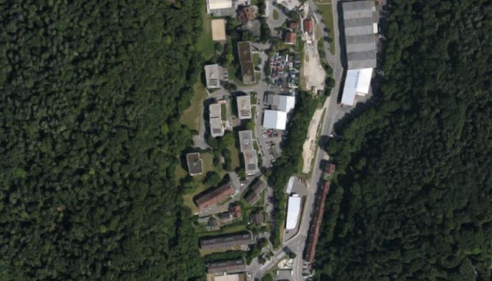 Am Birchweg 48 standen die Kessel über Nacht. Der Verlad dürfte einige Zeit in Anspruch genommen haben. Bild: Google Maps