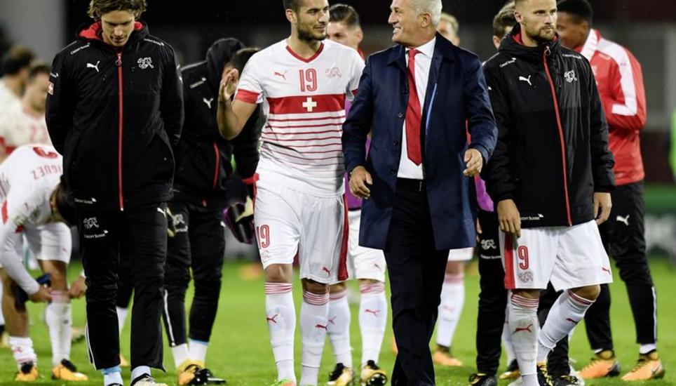 Die Chemie stimmt im Team von Vladimir Petkovic: von links Ersatzgoalie Hitz, Derdiyok, Petkovic und Seferovic. Bild: Key