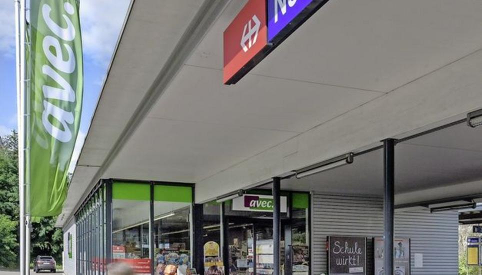 Der Avec-Shop am Bahnhof SBB in Neuhausen ist eine von 52 Drittverkaufsstellen. Diese wollen die SBB per 2018 schliessen. Bild: Micheal Kessler