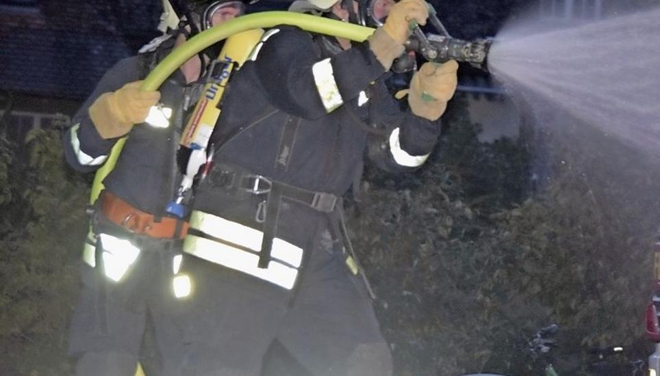 Die Feuerwehr Dörflingen zeigte an der Hauptübung am Freitag bei verschiedenen Aufgaben ihr ganzes Können. Bild: Thomas Güntert