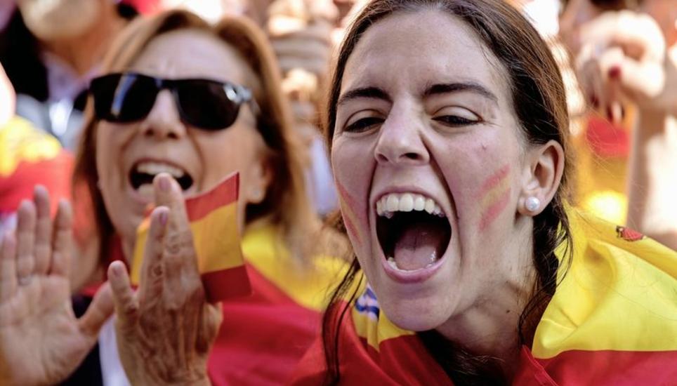 An Demonstrationen verkünden die Spanier mit voller Inbrunst ihre Meinung zu den katalonischen Separationsabsichten. Bild Key