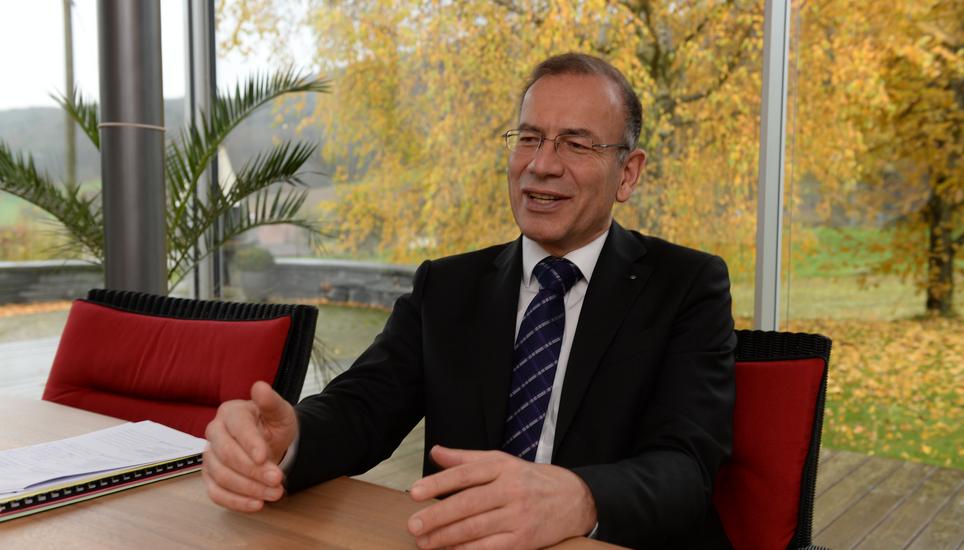 Hannes Germann im Gespräch. Bild: Selwyn Hoffmann