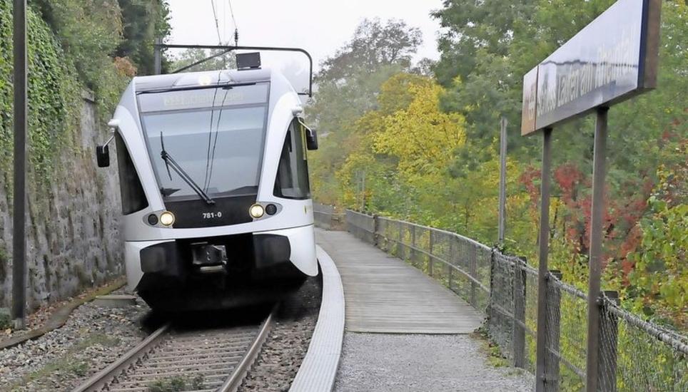 Ab Montag fährt hier der Zug durch, während der Perron verlängert wird. Bild: Mark Gasser