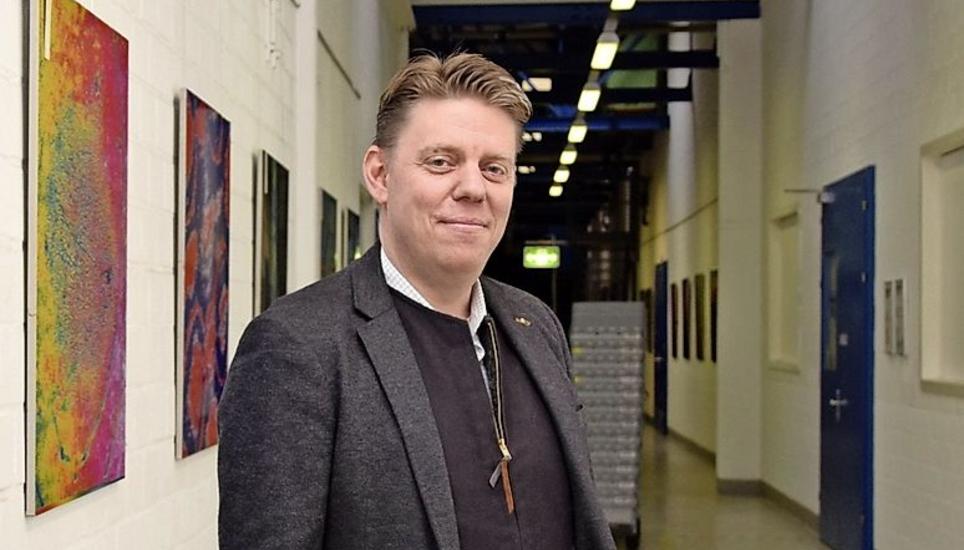 Patrick Senn, Projektleiter der Entwicklerin Halter AG, in der Halle 22 auf dem RhyTech-Areal, die erhalten bleiben wird. Bild: Saskia Baumgartner