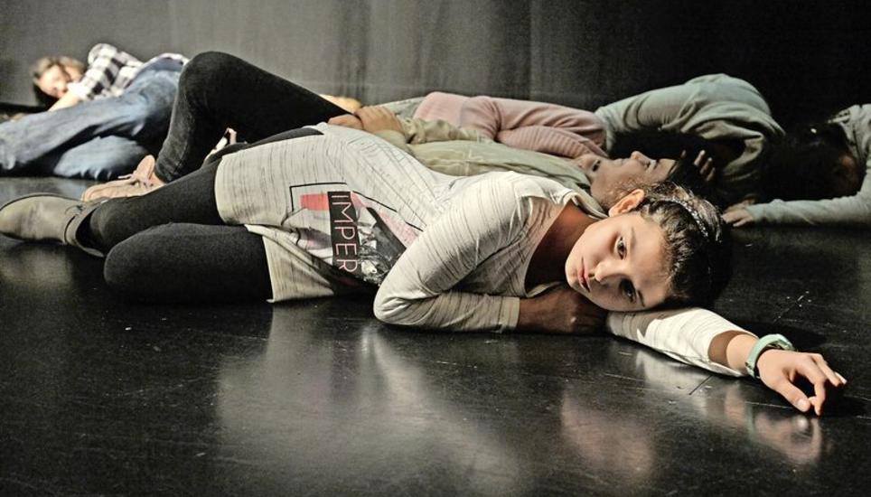 Was löst Gewalt und Mobbing bei Betroffenen aus? Warum eskalieren Konflikte? Beim neuen Projekt «Junges Theater Neuhausen» entwickeln 19 Schüler ein Theaterstück zum Thema Gewalt und Aggression. Bild: Selwyn Hoffmann