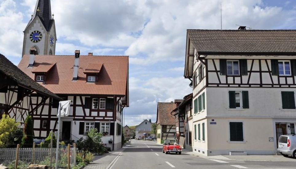 Wachsen wird die Gemeinde Benken mit der neuen Bau- und Zonenordnung kaum. Aber finanziell bleibt sie stabil. Bild: M. Gasser