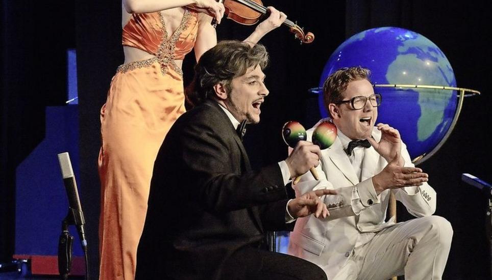 Leo Wundergut und sein Ministaatsorchester retten die Welt mit Musik. Bild: zvg