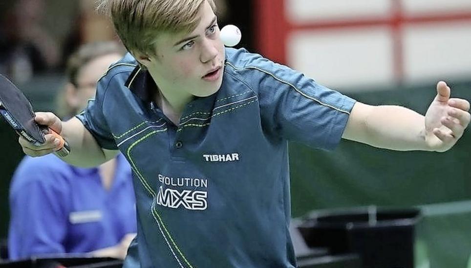 Eine starke Leistung zeigte der beim TTC Neuhausen trainierende Pekka Pelz in der U-18-Kategorie der baden-württembergischen Landesmeisterschaften: In der einstigen Handball-Hochburg Schutterwald holte er den Landesmeistertitel. Bild: zvg