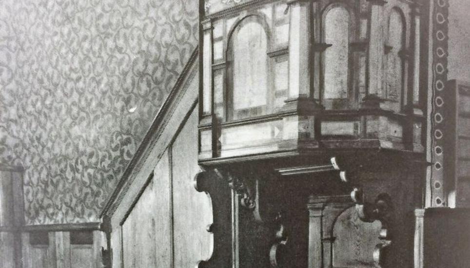 Während der Benkener Kirchturm erst rund 150-jährig ist, entstanden Kirchenschiff, Chor und die achtseitige Kanzel (Bild) bereits vor 400 Jahren. Bild: zvg
