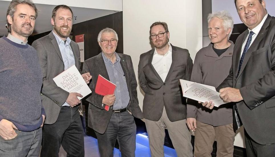 Die Podiumsteilnehmer von links: Martin Bereuter, Stefan Kurath, Hansruedi Meier, Moderator Roderich Hönig, Roland Hofer und Marcel Fringer. Bild: Jeannette Vogel