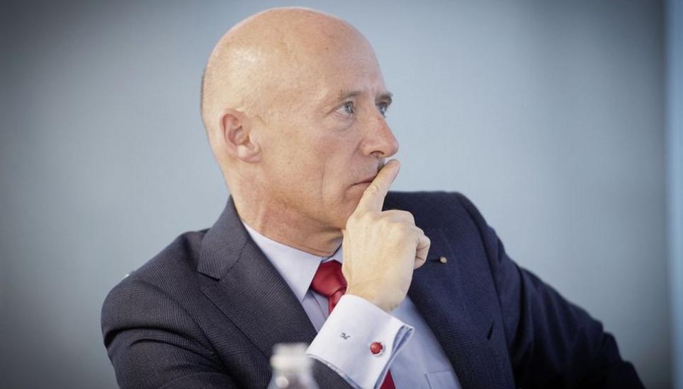 Ein nachdenklicher Patrik Gisel an der gestrigen Bilanzmedienkonferenz von Raiffeisen. Bild: Ralph Ribi