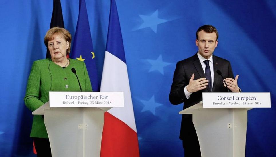 Die deutsche Kanzlerin Angela Merkel und Frankreichs Präsident Emmanuel Macron stellen sich den Medien. Bild: Key