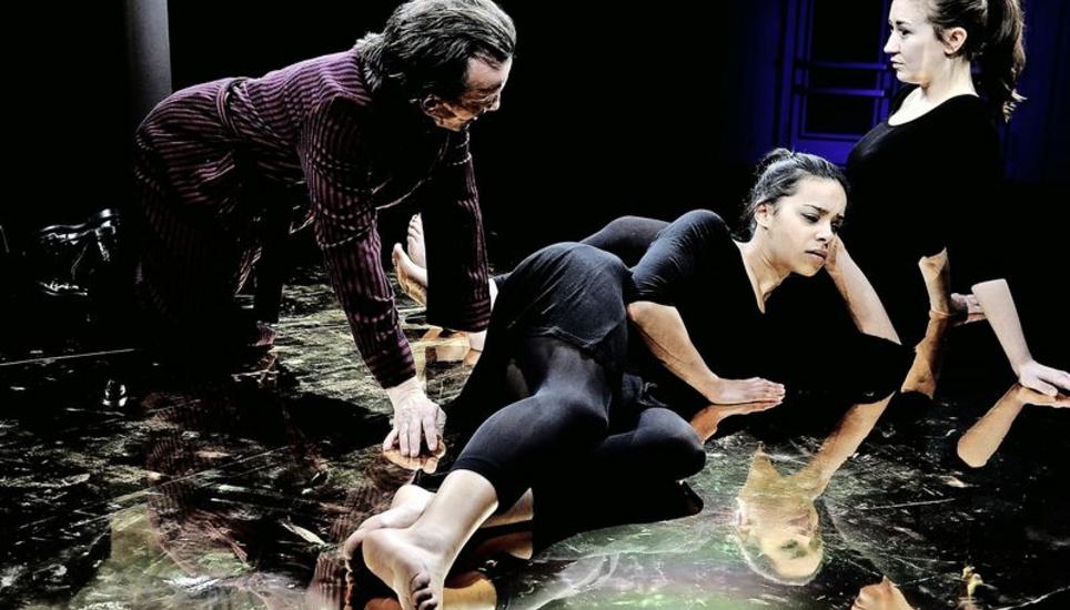 Liefern eine starke Vorstellung ab (v. l.): Elmar F. Kühling, Milena Weber und Nina Carolina Eichmann. Bild: Bruno Bührer