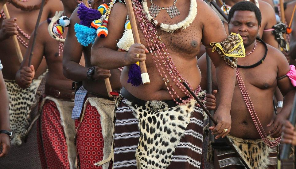 König Mswati III. feiert gerne grosse Feste auf Staatskosten trotz der Armut seines Landes Swasiland. Bild: Key