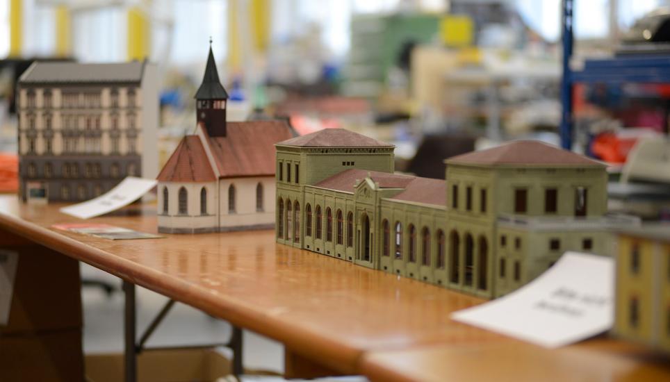 Der Bahnhof Schaffhausen und die Kirche von Laufen am Rheinfall sind detailgetreu nachgebaut worden.
