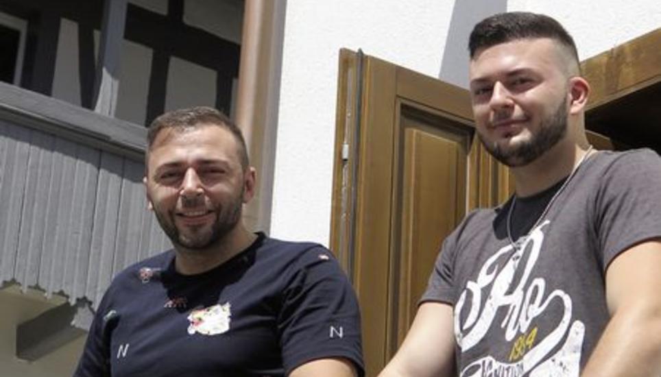 Die Inhaber des «Chläggi Stüblis»: Fredian (links) und Danjell Nue. Bild: Rolf Hauser