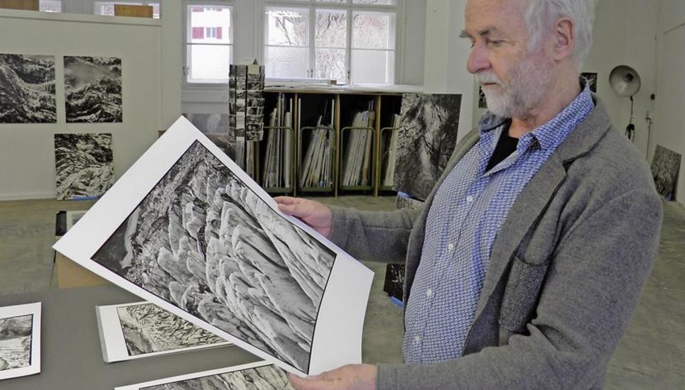 Fridolin Walcher in seinem Atelier im Linthal. Bild: Therese Schurter