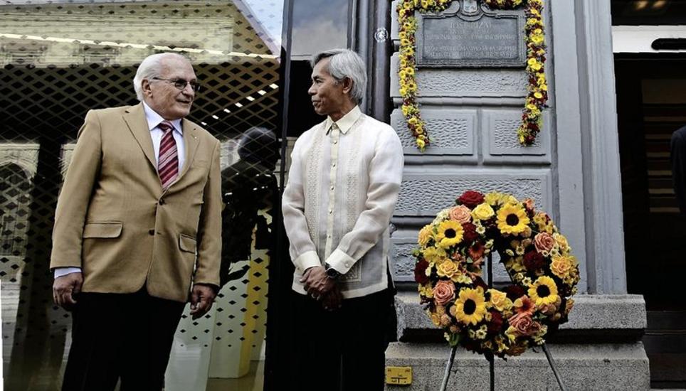 Rainer Schmidig (l.) mit den philippinischen Botschafter Denis Yap Lepatan. Bild: Kim Lenherr