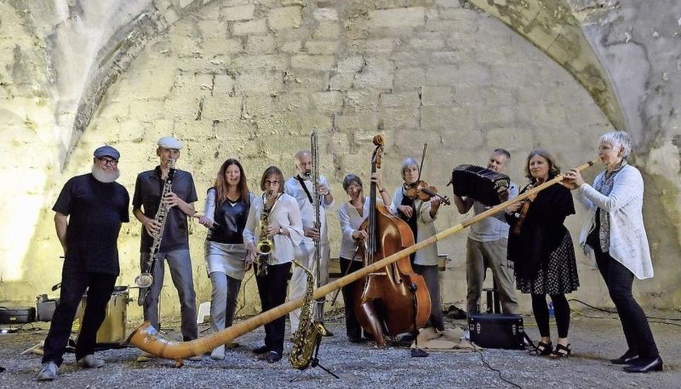 Komposition mit Alphorn und Bandoneon, und in der Munotkasematte tönt das Saxofon wie ein Didgeridoo. Bild: Michael Kessler