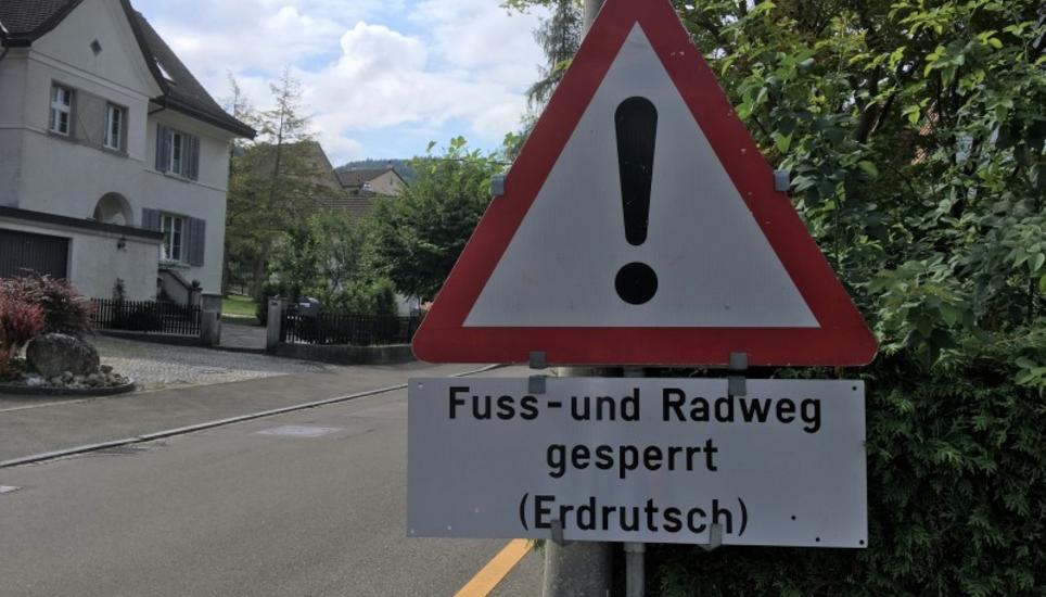 Der Rheinuferweg in Flurlingen ist noch nicht zugänglich. Bild: RM