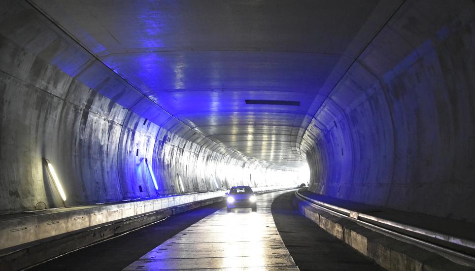 Lichtspiele an den Wänden das Galgenbucktunnels.