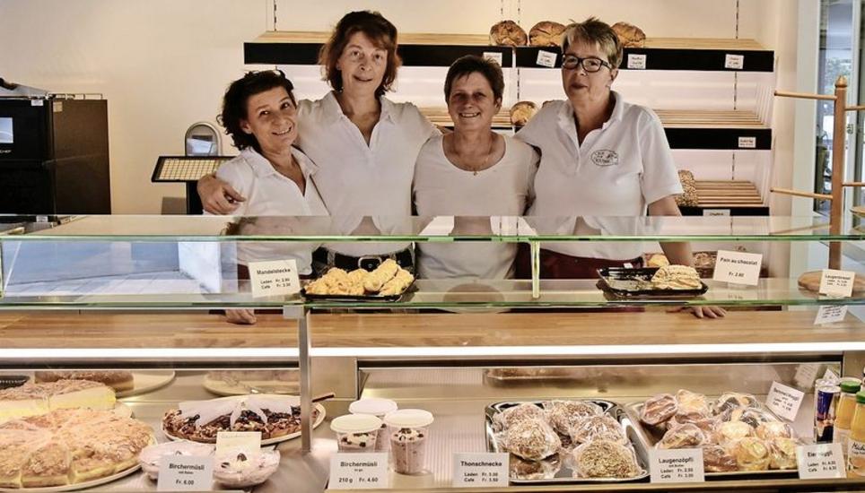 Das Team von Beck vo de Biber (v. l.): Gerda Baur, Besitzerin Sandra Mayer, Silvia Figg und Heidi Keller. Bild: Sophie Schäfer