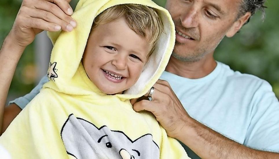 Kommen aus der Zentralschweiz: Raphael Keusch mit seinem dreijährigen Sohn Nilo.