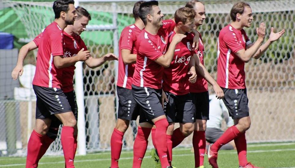 Nach der Pause drehte das Heimteam aus Büsingen auf und erzielte innert kurzer Zeit vier Tore. Bild: Manuel Iseli