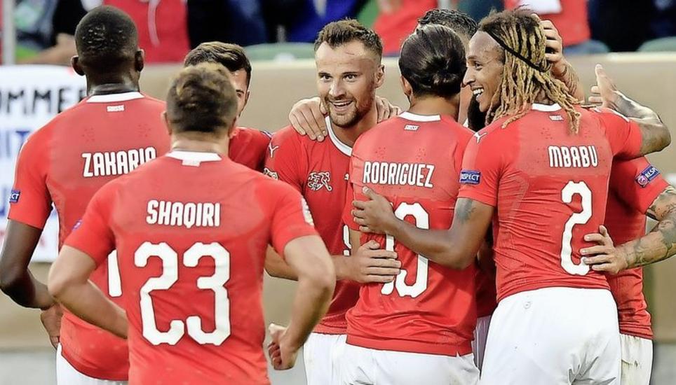 Können die Schweizer Internationalen erstmals im Mutterland des Fussballs über einen Sieg jubeln? Durchaus möglich, wenn man die Stärken ausspielen kann. Bild: Key