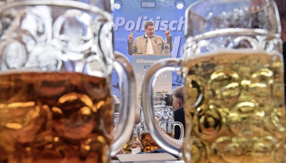 Markus Söder (CSU), Ministerpräsident von Bayern, macht Wahlkampf bei einem politischen Frühschoppen diesen September in Bayern. Bild Key