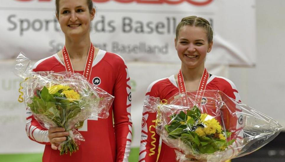 Nathalie Steinemann und Irina Christinger freuen sich über ihren ersten SM-Titel.