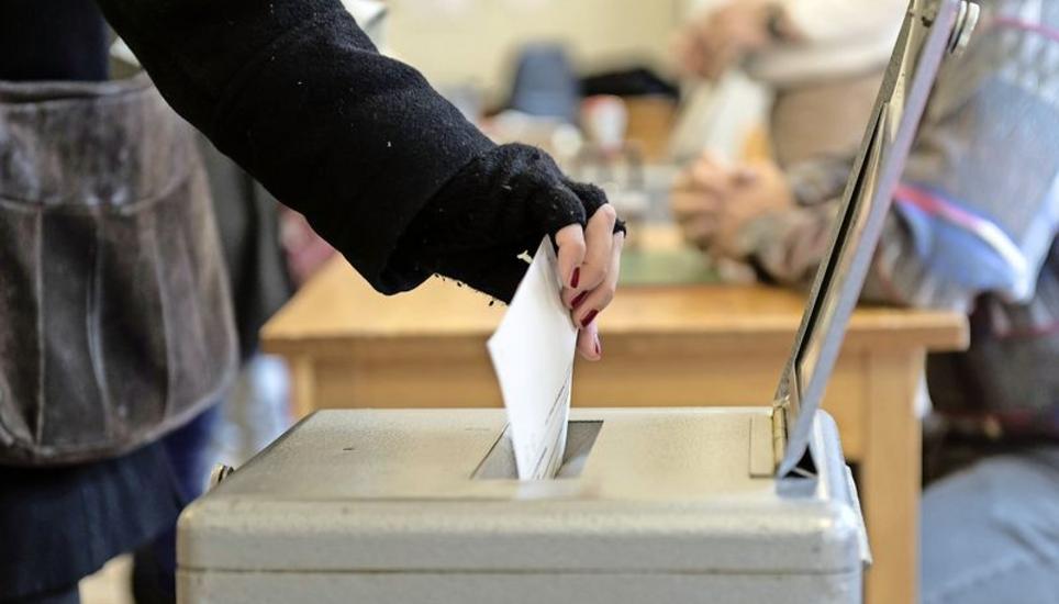 Was das Schweizer Stimmvolk per Urnengang in die Verfassung schreibt, soll gelten. Bild: Key