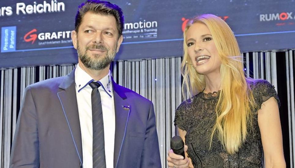 Christa Rigozzi führte als Moderatorin stimmungsvoll durch die Gala. Hier interviewte sie FVRZ-Präsident Sandro Stroppa.