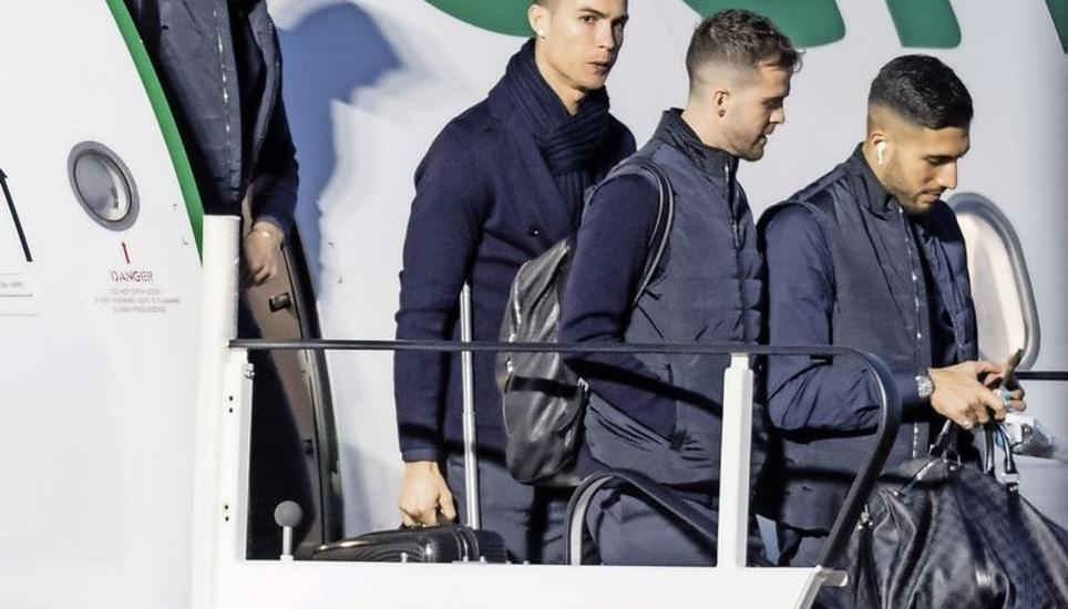 Die Juve-Stars sind da: Emre Can, Miralem Pjanic, Cristiano Ronaldo und Mattia De Sciglio (v. l.) im Flughafen Belp. Bild: Key