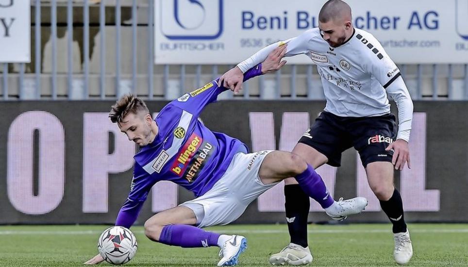 Dagegengehalten: Adrian Nikci (links) und seine Kollegen vom FC Schaffhausen wurden in Wil für ihren Einsatz mit einem Punkt belohnt. Bild: Roger Albrecht