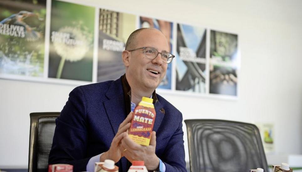 55 Prozent des Umsatzes kommt aus den Märkten ausserhalb Europas, sagt SIG-Konzernchef Rolf Stangl. Bild: Selwyn Hoffmann