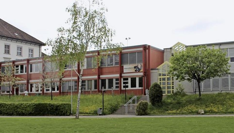 Die dritten bis sechsten Klassen würden ab 2026 in den jetzigen Oberstufentrakt zügeln.