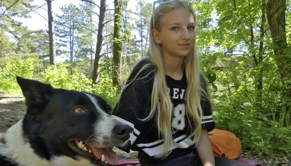 Lea kam ihren Eltern zuliebe und durfte dafür Hund Elva mitnehmen. Schlussendlich hat es ihr aber dennoch gefallen.