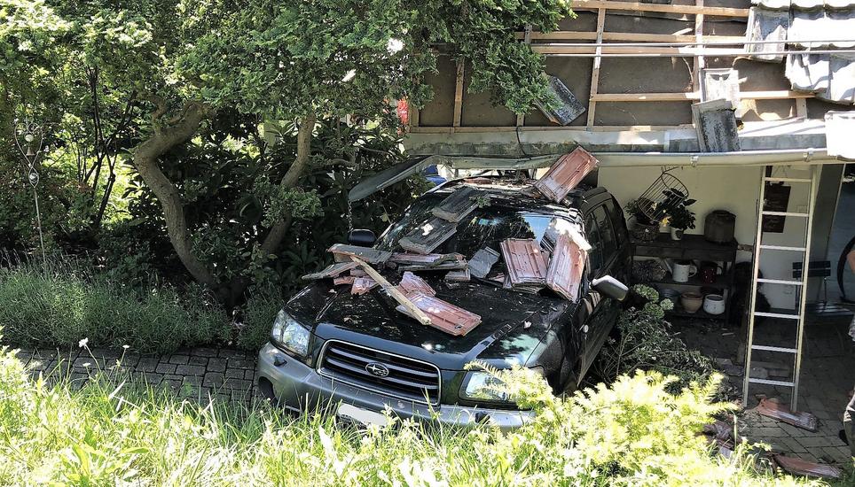 Am Gebäude entstand ein Sachschaden von mehreren zehntausend Franken. Bild: shpol
