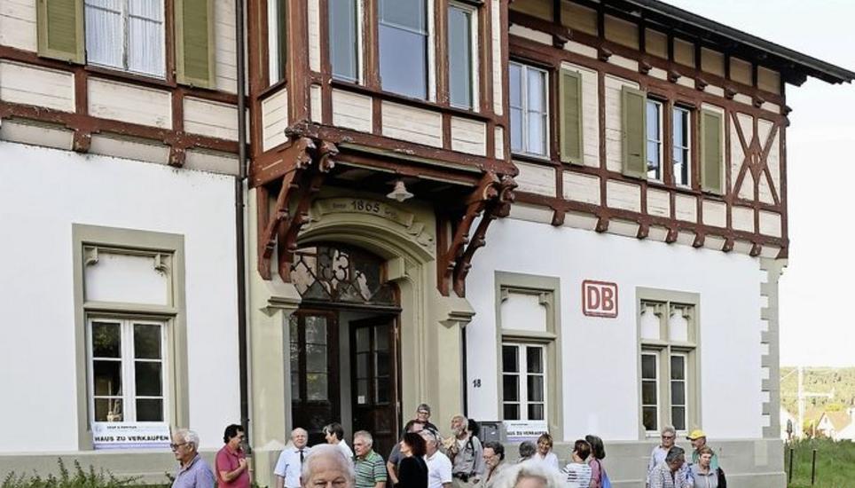 Heidi und Jürg Zimmermann vor dem sehenswerten Badischen Bahnhof. Bild: Eric Bührer