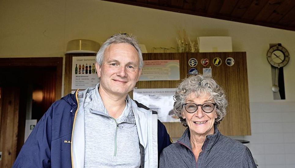 Lotti Brugger und Wolfgang Moritz hatten nach dem strengen Samstag am Sonntag früh Feierabend. Bild: Selwyn Hoffmann