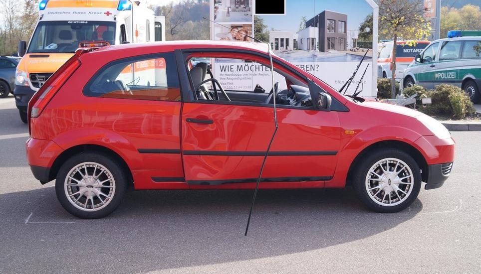 Die Durchzündung liess sämtliche Scheiben zersplittern. Bild: Polizeipräsidium Freiburg