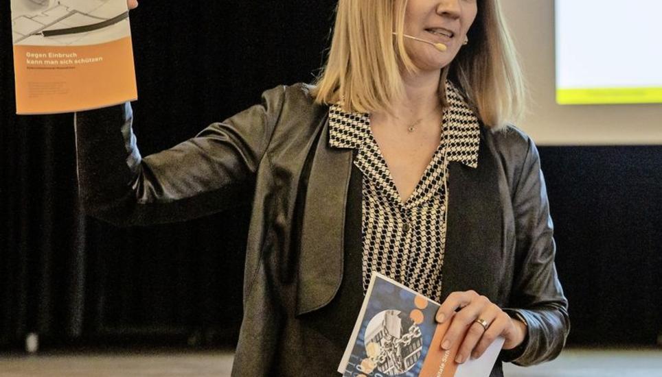 Katarina Carnevale von der Schaffhauser Polizei gab nützliche Tipps. Bild: Roberta Fele