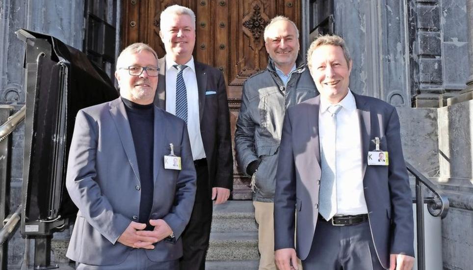 Im Dezember war die Ratswelt noch in Ordnung: Markus Späth, Martin Farner, Konrad Langhart und Paul Mayer (v.l.) vor dem Zürcher Kantonsratsgebäude. Bild: Alexander Joho