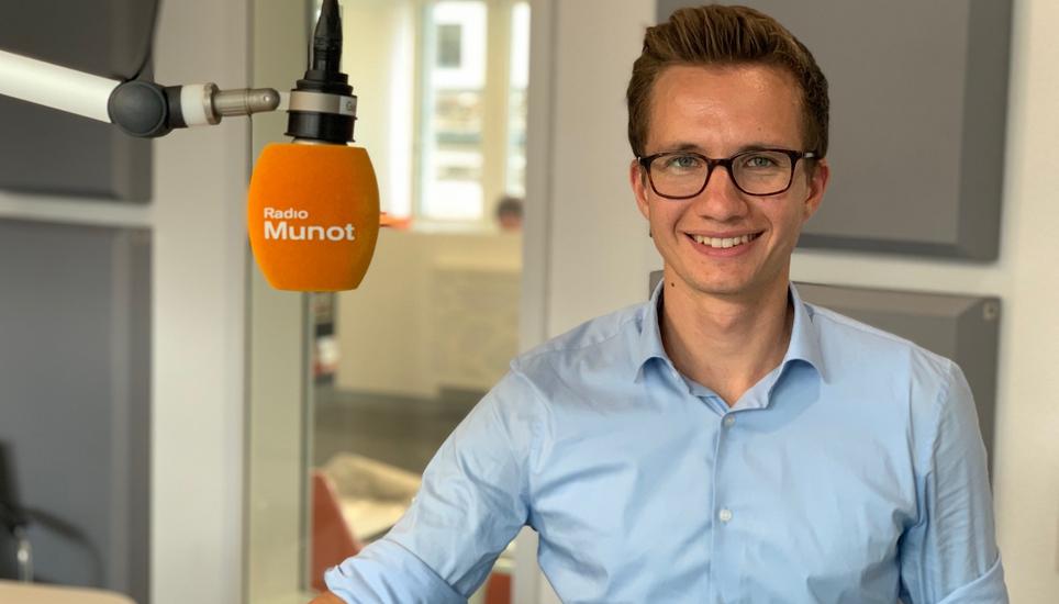 Mitten in der Nacht wird Vögele am Samstag vom Schulhaus in Hofen aus starten. Bild: Radio Munot