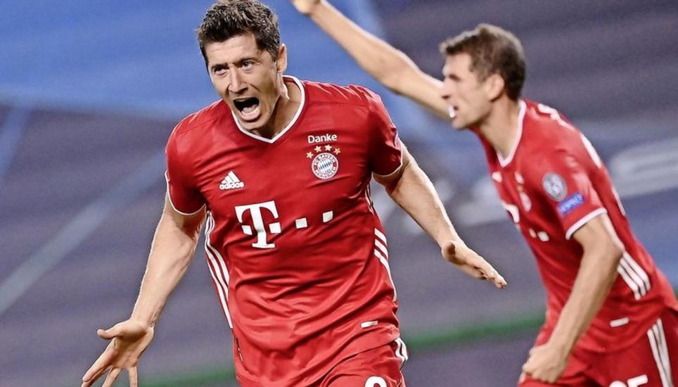 Die Erfolgsgaranten und Serientorschützen des FC Bayern: Robert Lewandowsi (vorn) und Thomas Müller. Bild: Key