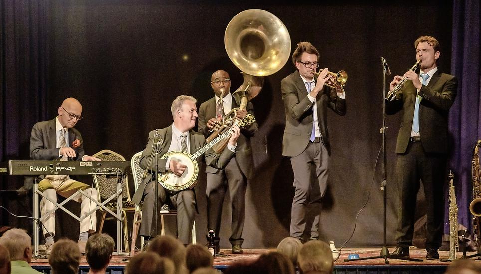 Uwe Rössler, Sean Moyses, Clive Fenton, Boris Odenthal und Holger Werner (v. l.) bei ihrem Auftritt im «Kronenhof». Bild: Michael Kessler