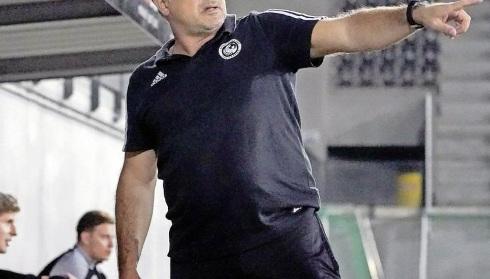 Da gehts lang: Spejtim Muharemi gibt seit Sommer 2018 die Richtung vor als Coach der SVS – mit grossem Erfolg. Bild: alb