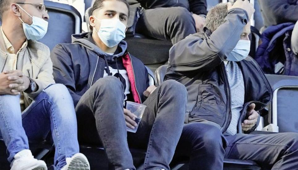 Nationalspieler Ricardo Rodriguez (Mitte, blaue Jacke) besuchte das Spiel des FCS gegen Stade Lausanne-Ouchy. Bild: Key