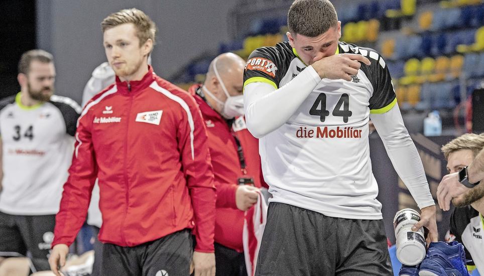 Der junge Kadettenspieler Mehdi Ben Romdhane war nach der in den Schlusssekunden vergebenen Schusschance zum 25:25 gegen die Franzosen untröstlich. Bild: Key